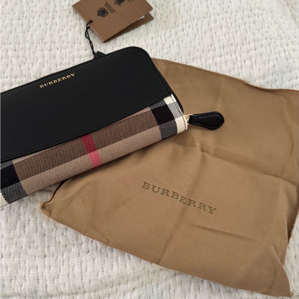 Burberry Black and Tan Check Wallet - Picture 3 of 9